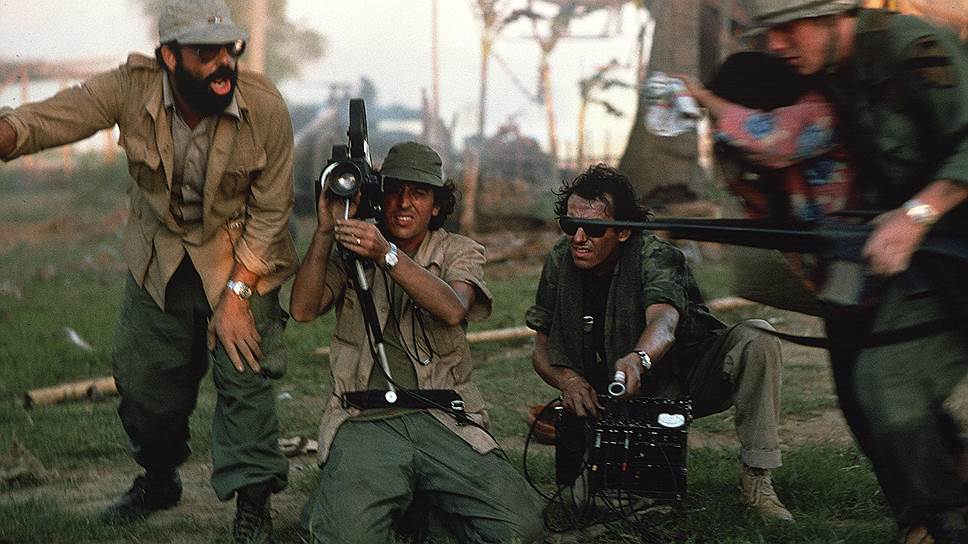 Фрэнсис Форд Коппола (слева) на съемках «Апокалипсиса сегодня», 1976 год 