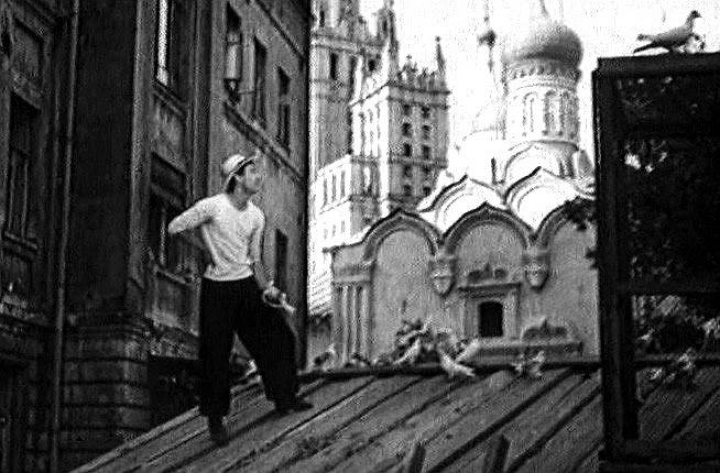 Мальчик и голубь. Андрей Кончаловский, 1961