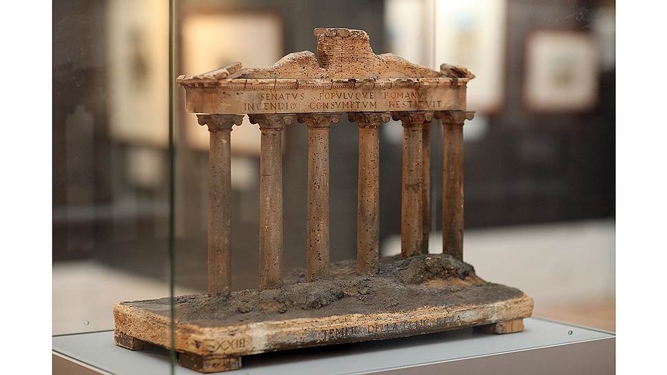 Модель руин портика храма Сатурна на Римском форуме