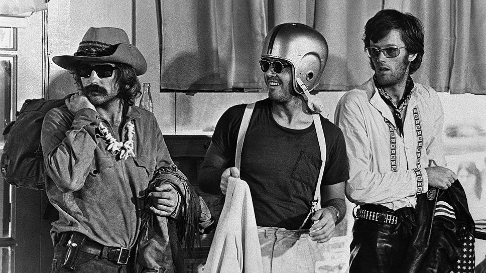 Деннис Хоппер, Джек Николсон и Питер Фонда на съемках «Беспечного ездока», 1969