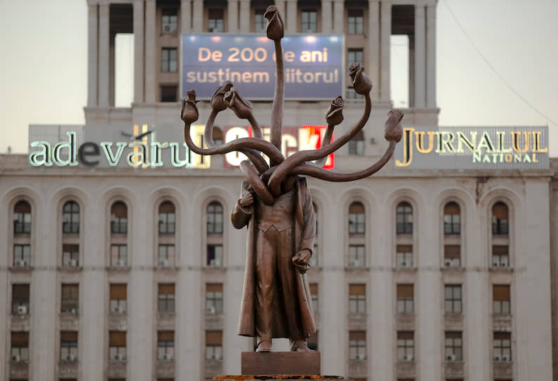 Костин Ионицэ «Ленин, переделанный в гидру». 2012