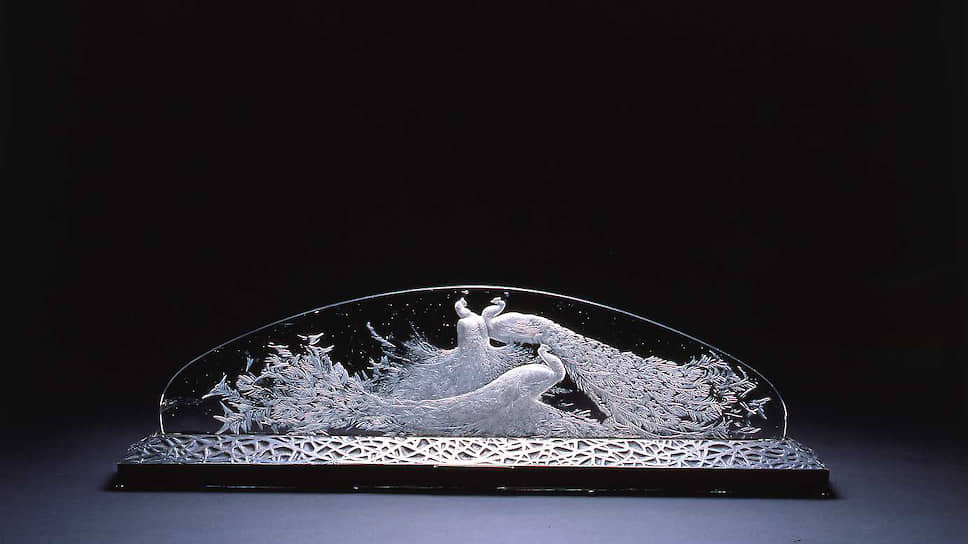 Рене Лалик. Столешница «Три павлина», 1920. Коллекция Музея Lalique в Эльзасе 