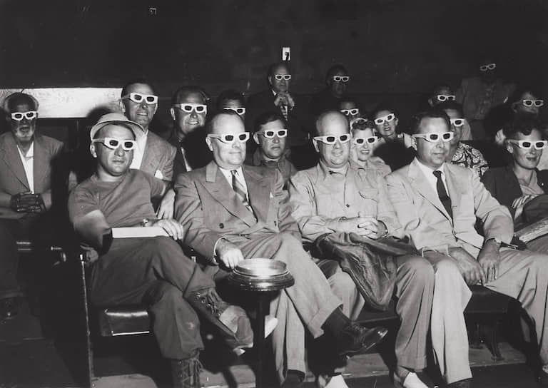 Зрители на 3D-фильме «Дьявол Бвана», 1952

