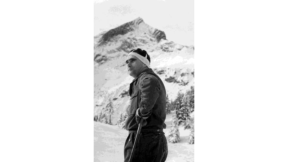  Рудольф Гесс на лыжной прогулке в Баварских Альпах, 1937 