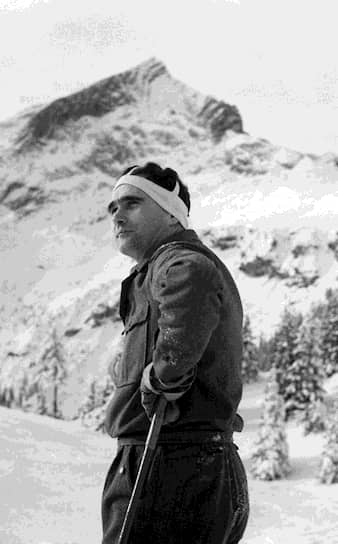  Рудольф Гесс на лыжной прогулке в Баварских Альпах, 1937
