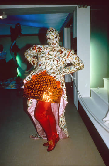 Ли Бауэри на вечеринке в Taboo c темой «шестидесятые», 1988 