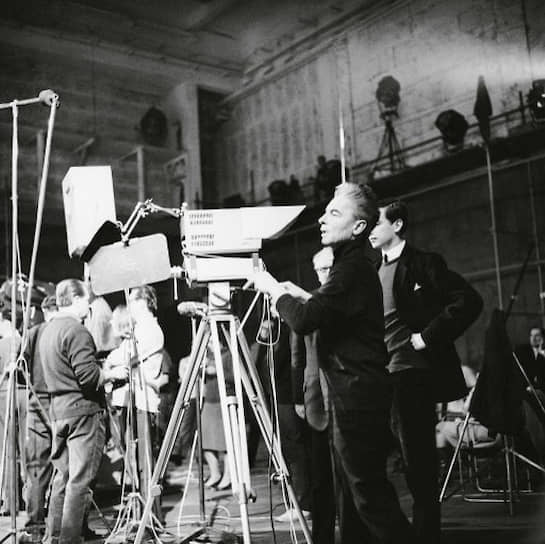 Дирижер Герберт фон Караян на съемке фильма-оперы по спектаклю «Богема», 1964
