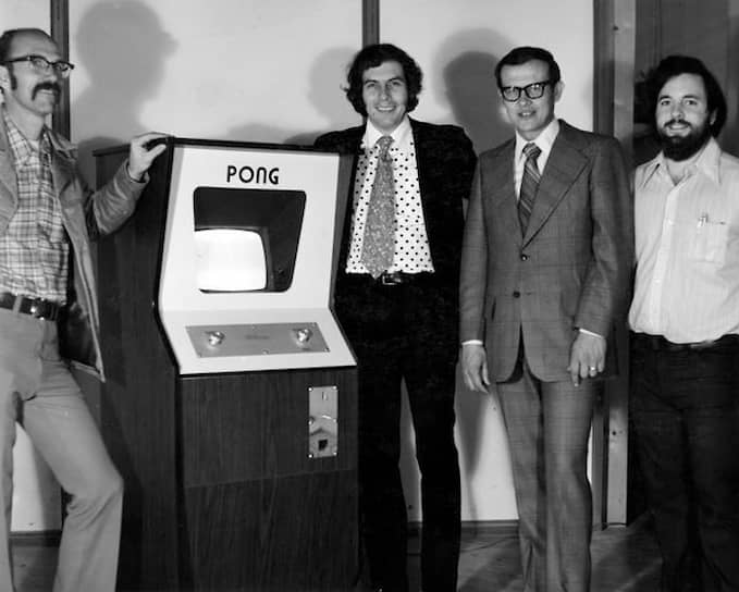 Слева направо: Тед Дабни, Нолан Бушнелл, Фред Маричичем и Алан Алкорн, 1973