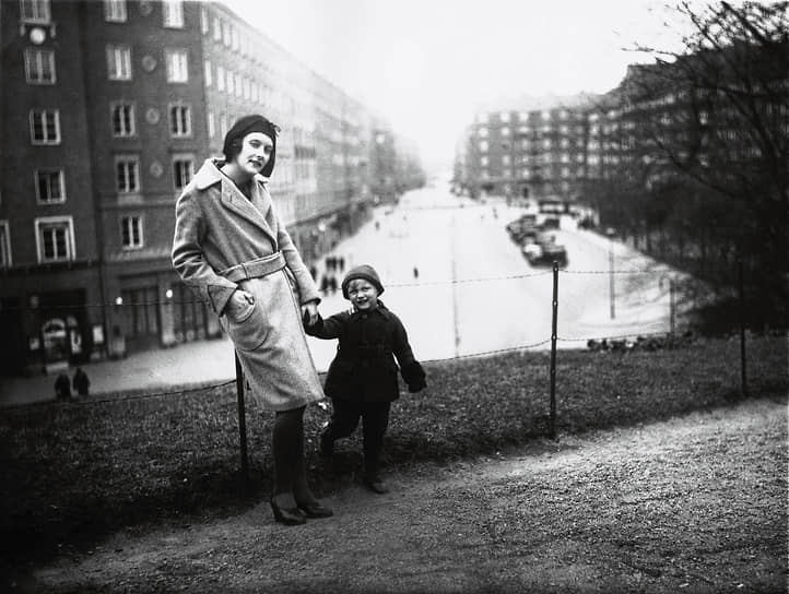 Астрид Линдгрен с сыном Ларсом, 1930