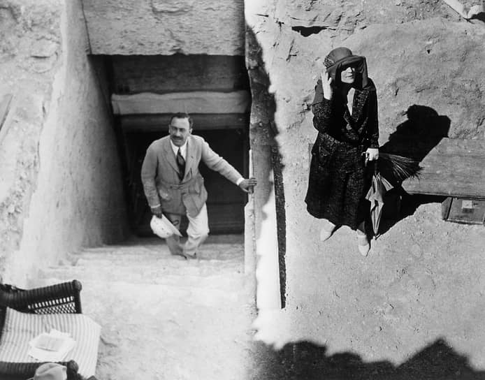 Туристы леди Риблсдейл и Стивен Власто у гробницы Тутанхамона, 1923 