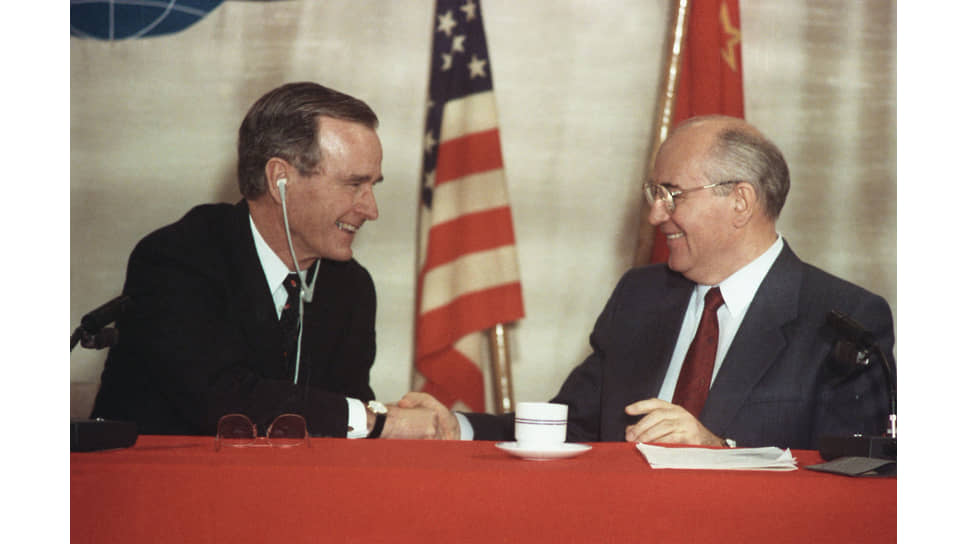 Джордж Буш и Михаил Горбачев. Валлетта, Мальта, 3 декабря 1989