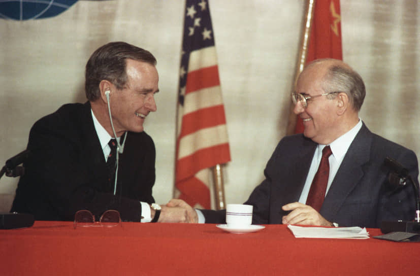 Джордж Буш и Михаил Горбачев. Валлетта, Мальта, 3 декабря 1989 