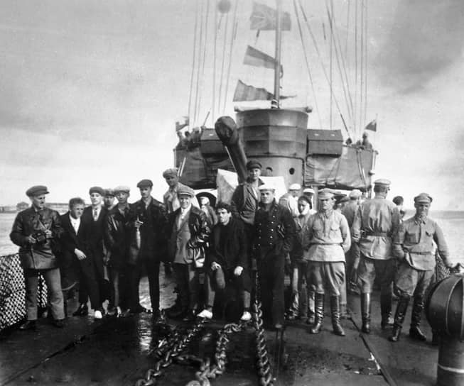 Съемочная группа «Броненосца "Потемкин"» на борту броненосца «Двенадцать апостолов», Одесса, 1925