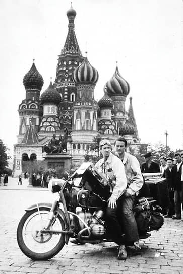 Дэвид и Альберт Мэйслесы на Красной площади, 1957