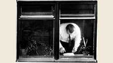 Oleg Penkovsky vytvoří mikrofotografii dokumentu.  Operační střelba, 1962