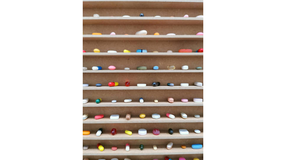 «Шкаф для таблеток». Newport Street Gallery, 2015