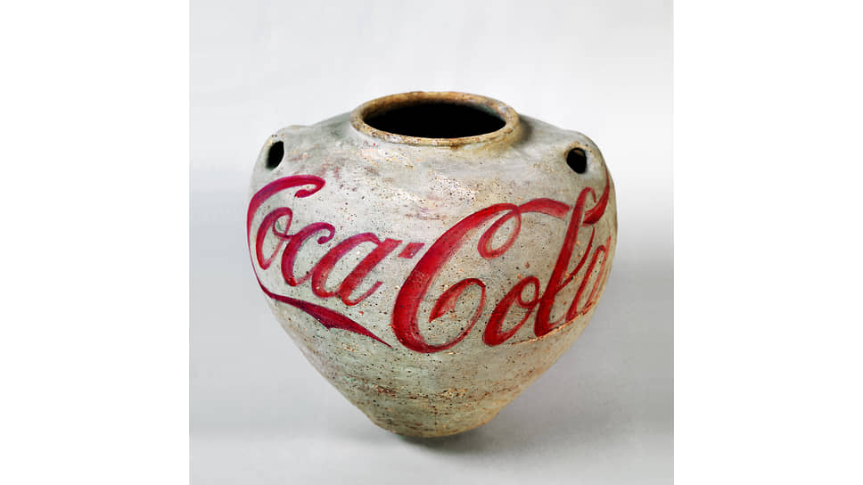 Ай Вэйвэй. «Ваза династии Хань с логотипом Coca-Cola», 1993