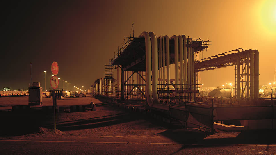 Промышленная площадка, Рас-Лаффан, Катар, 2010. Из серии «Закрытые города»
