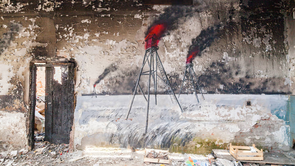 Мурал из проекта «Теплушка» в заброшенной казарме на улице Воинской в Новосибирске, 2019