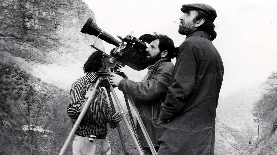 Михаил Вартанов (за камерой) и Артавазд Пелешян на съемках фильма «Времена года», 1975