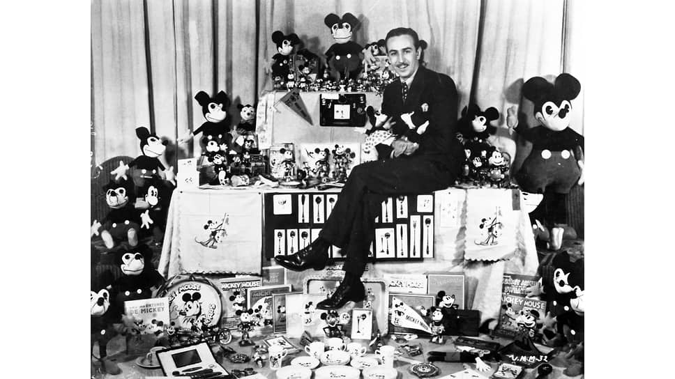 Уолт Дисней и мерч с Микки-Маусом, 1930-е
