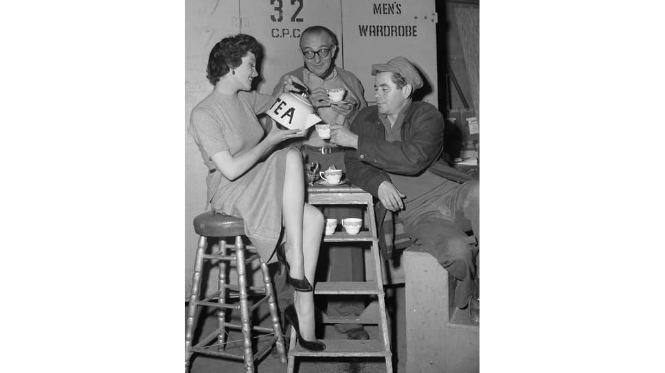 Кэтлин Кейс, Фриц Ланг и Гленн Форд на съемках фильма «Человеческое желание». Лос-Анджелес, 1954