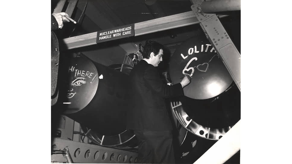 Стэнли Кубрик на съемках фильма «Доктор Стрейнджлав, или Как я научился не нервничать и любить бомбу». Шеппертон, 1963