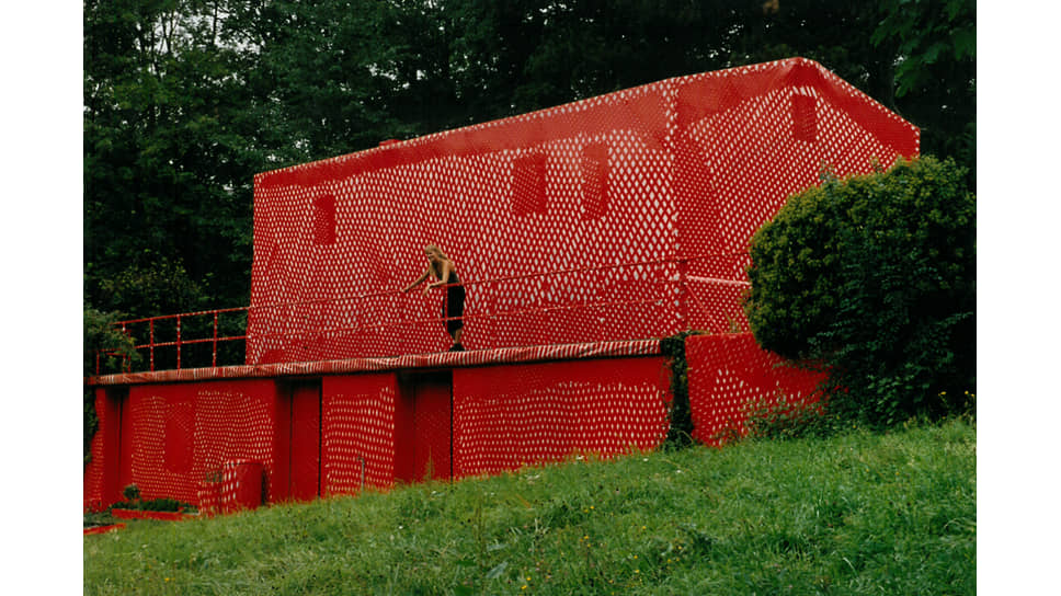 «Проект Вилла Бернаскони» (Женева, парк Ланси),
2004–2005. Выставка «Александр Константинов. Дом из воздуха и
линий» в ГЭС-2
