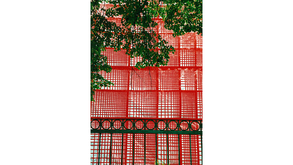 «Вид на город Н» (Нижний Новгород), 2003. Выставка
«Александр Константинов. Дом из воздуха и линий» в ГЭС-2
