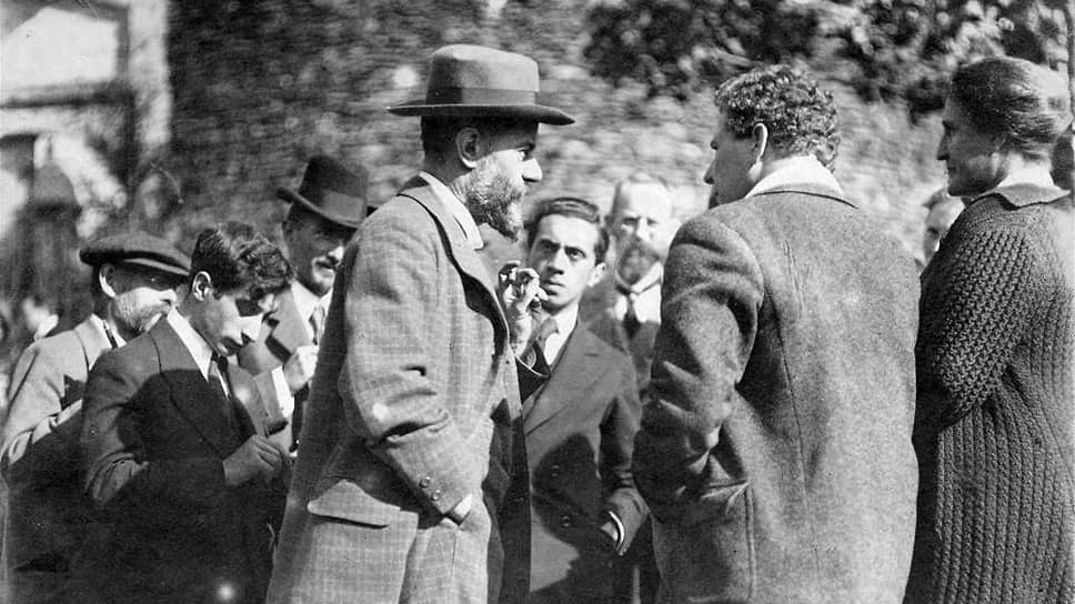 Макс Вебер (слева) на конференции о послевоенном устройстве Германии, 1917