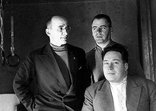 Всеволод Меркулов (в центре) написал в 1953 году 40-страничное письмо, пытаясь доказать, что в оперативной работе Лаврентий Берия (слева) «опирался главным образом на Кобулова» (справа) и на кого угодно другого, только не на него самого