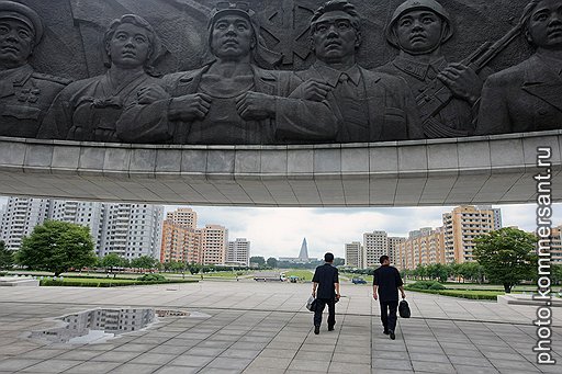 Многолюдные улицы Пхеньяна в будни