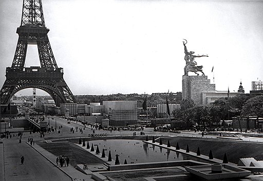 Разобрать скульптуру было еще сложнее, но СССР не мог допустить, чтобы «Рабочий и колхозница» стали еще одним символом Парижа