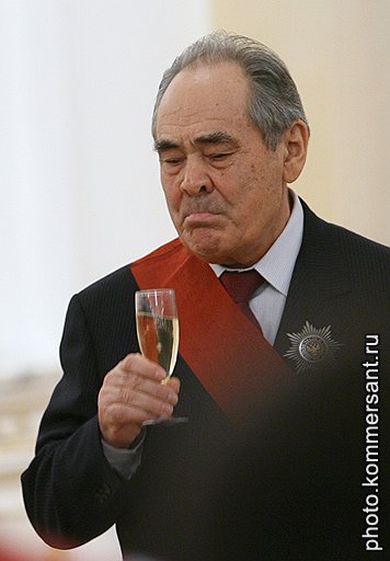 Путь к первостепенным заслугам перед отечеством Минтимер Шаймиев начал со второстепенных ролей в совмине Татарской АССР