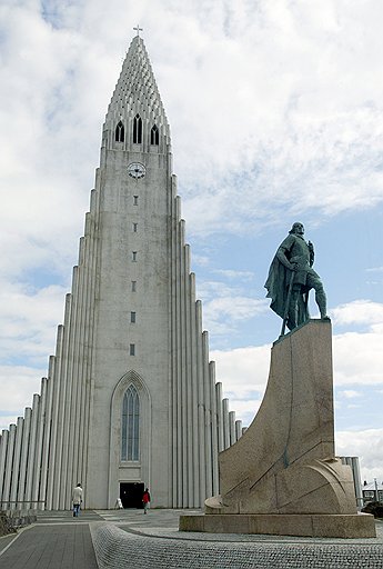 Отсутствие доказательств открытия Америки именно Лейфом Эрикссоном не помешало исландцам поставить ему памятник как первооткрывателю нового Света