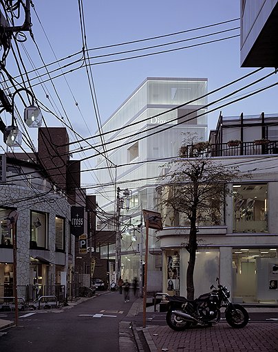 Здание Christian Dior (Токио, Япония)