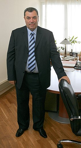 Богатейший член Совета федерации Сергей Пугачев опередил ближайшего преследователя из Думы Леонида Симановского (на фото) на 1,81 млрд руб.