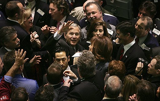 Примеру Джорджа Буша (на фото) в борьбе с биржевыми спекулянтами Ангела Меркель последовала только спустя два года