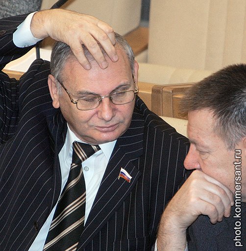 Заместитель председателя комитета Госдумы России по информационной политике Борис Резник на очередном думском заседании. 2004 год