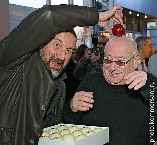 Актер Леонид Ярмольник (слева) на праздновании юбилея продюсера Марка Рудинштейна. 2006 год