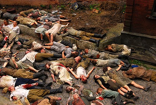 Нарочитый натурализм в изображении жертв войны будто позаимствован у «Утомленных солнцем-2» Никиты Михалкова