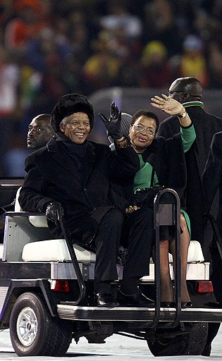 Бывший президент ЮАР Нельсон Мандела с женой Грейс Машел