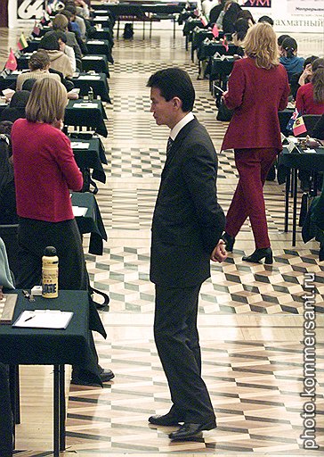 В 1995 году шахматный мир увидел необычную комбинацию — дебют Илюмжинова в качестве президента ФИДЕ