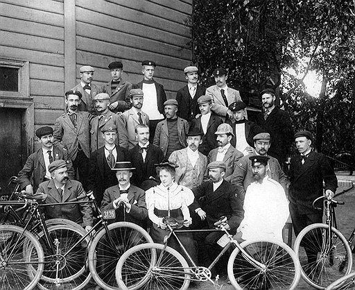 ПДД 1894 года запрещали садиться на велосипед без прав