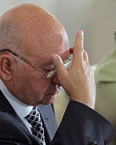 2,06 — отставка Юрия Лужкова, 28 сентября