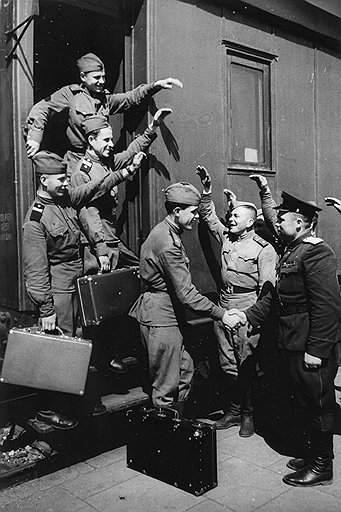 Солдаты Красной армии вывозили трофеи чемоданами, а офицеры госбезопасности — вагонами