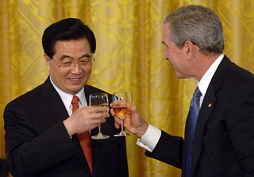 Президент КНР Ху Цзиньтао во время визита 
в США с удивлением узнал, что многие 
американцы не знают о существовании двух китайских республик 
