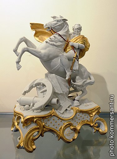 Образ Бонапарта кисти Луи Давида вдохновил отечественных мастеров на создание скульптуры Кутузова
