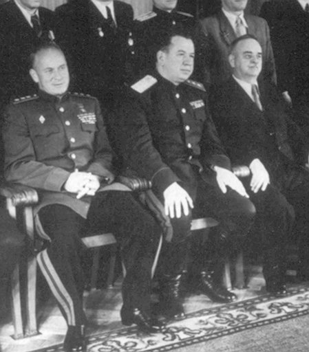Глава МВД СССР Сергей Круглов (в центре), по мнению проверяющих, долгие годы окружал себя руководителями, не способными руководить
