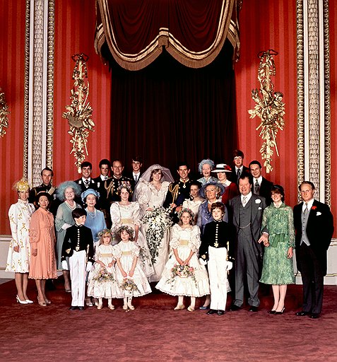 Текущая популярность принца Чарльза определялась в первую очередь его отношениями с женами (с Дианой) 